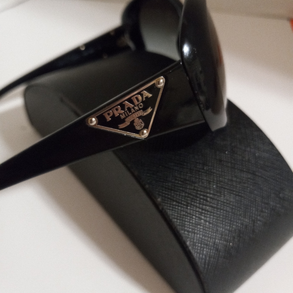 100%Authentic Prada sunglasses with case!